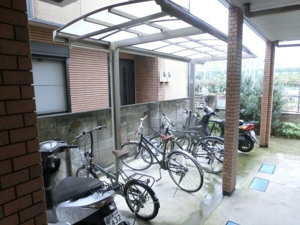 エントランス(敷地内駐輪場も有ります★)