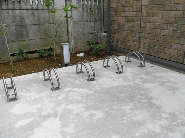 物件内観写真7　(駐輪スペース)