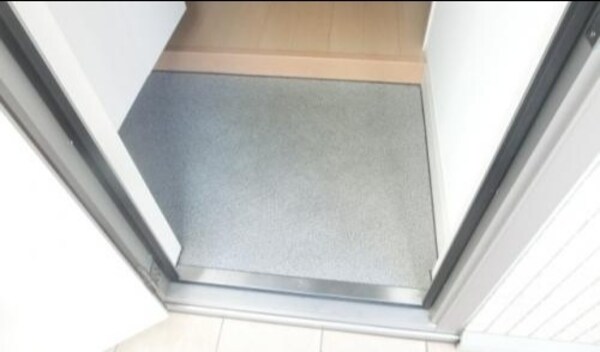 玄関(※他号室参考写真)