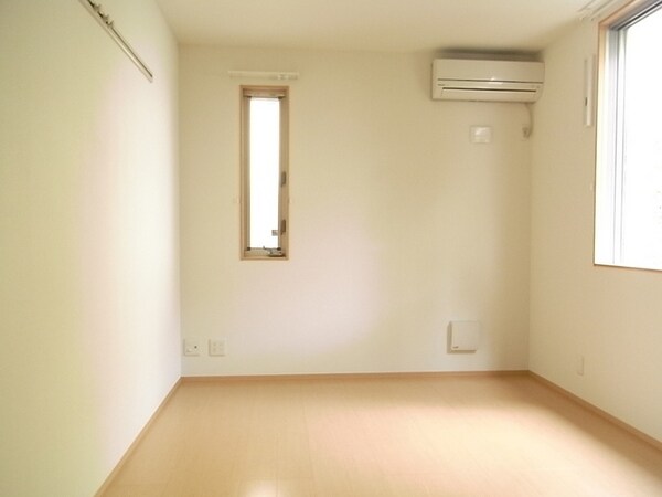 その他室内・内装(とっても明るい洋室です)