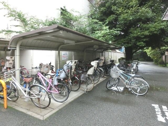 物件内観写真5　(★屋根付き駐輪場★)