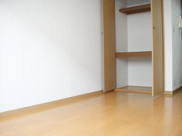 リビング・居室(★洋室6帖・床フローリング★)