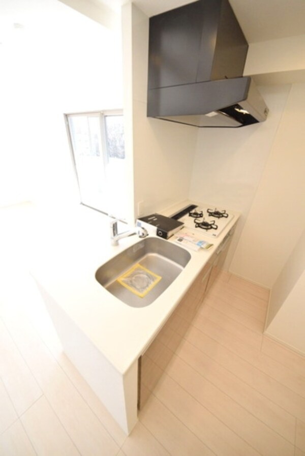 キッチン(★三口コンロタイプのキッチンです★別部屋参考写真)
