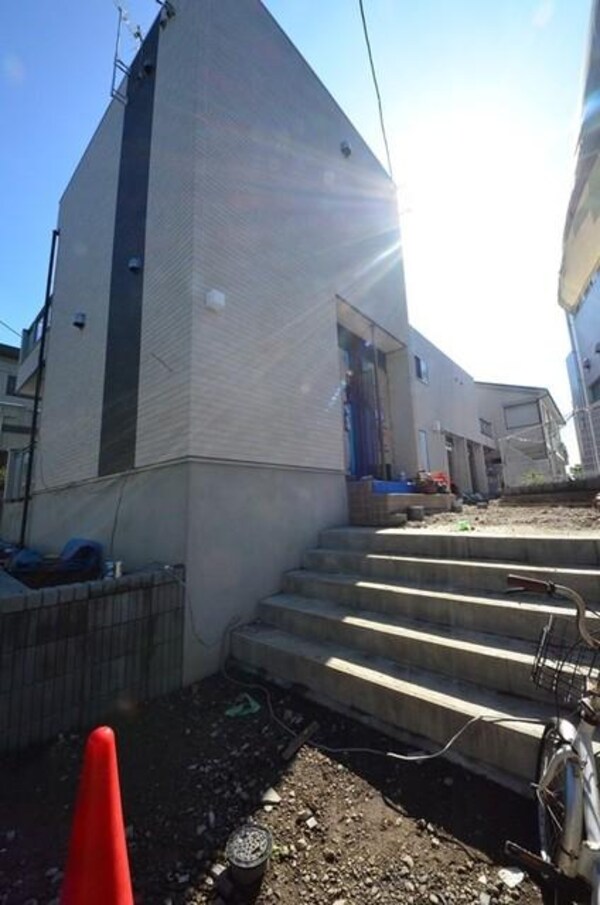 エントランス(★お部屋探しはタウンハウジング千歳烏山店へ★)