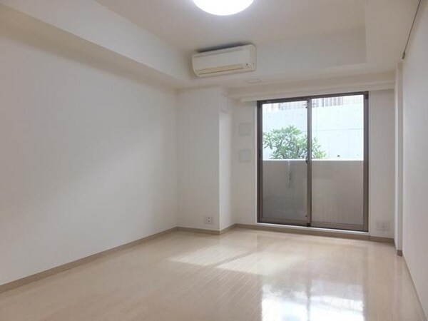 リビング・居室(洋室9.7帖フローリングのお部屋です)