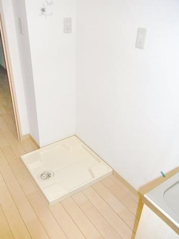 設備(★キッチン横の冷蔵庫置場・洗濯機置場★)