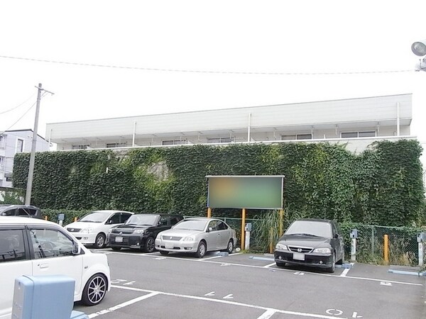 外観(★向かい側は駐車場なので日当たり良好！★)