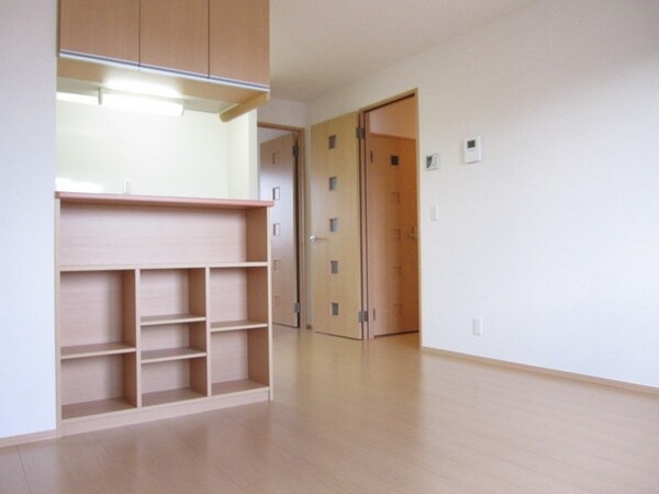 リビング・居室(キッチンカウンターの収納が嬉しい)