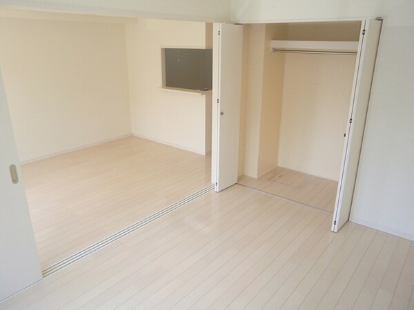 リビング・居室(★開ければリビングと広く使えます★)