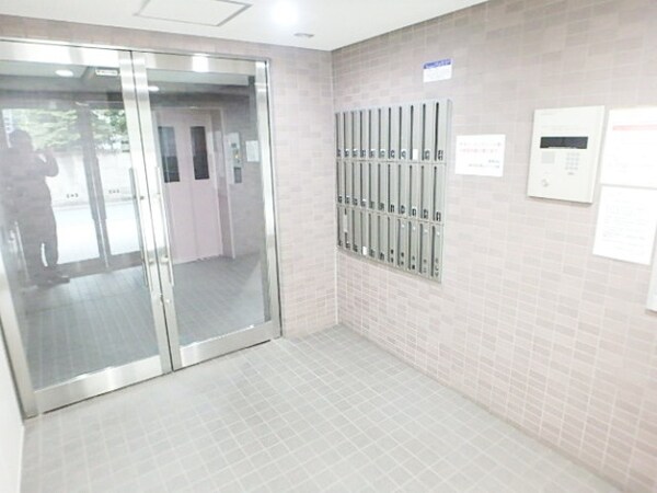 共有部分(オートロック完備)