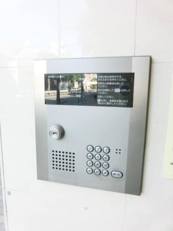 共有部分(オートロック完備)