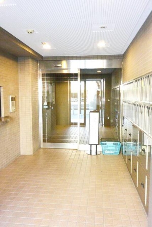 エントランス(オートロック完備)