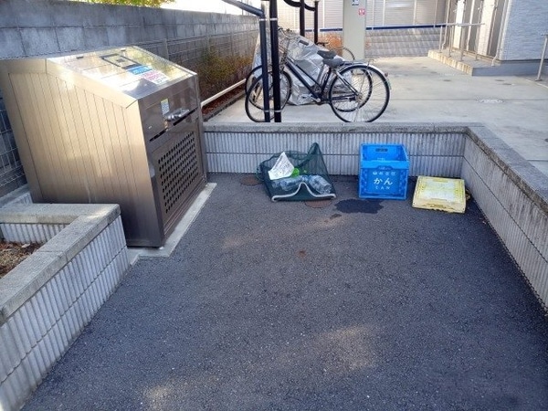 共有部分(駐輪場　自転車＆原付のみ駐輪可)