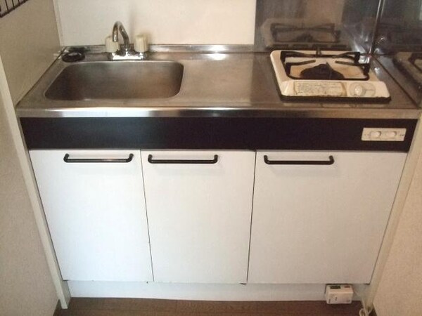 キッチン(♪得意なお料理で腕を振るってください♪)