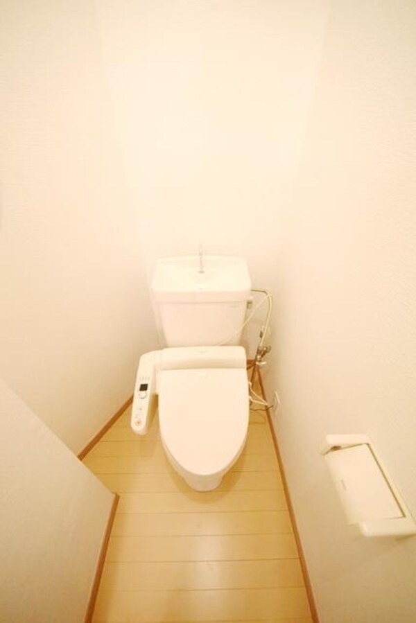 トイレ(★温水洗浄便座付きのトイレスペースです★)