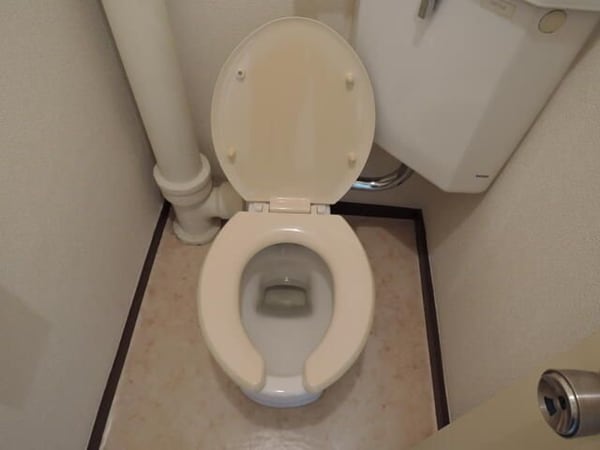 トイレ(☆どこのお部屋にも窓があって明るい☆)