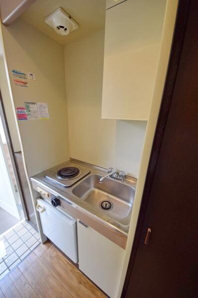 物件内観写真2　(～1ドア冷蔵庫付いてきますよ～)