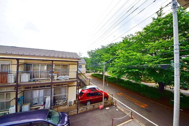 物件内観写真5　(～バルコニーからの景色はこちら～)