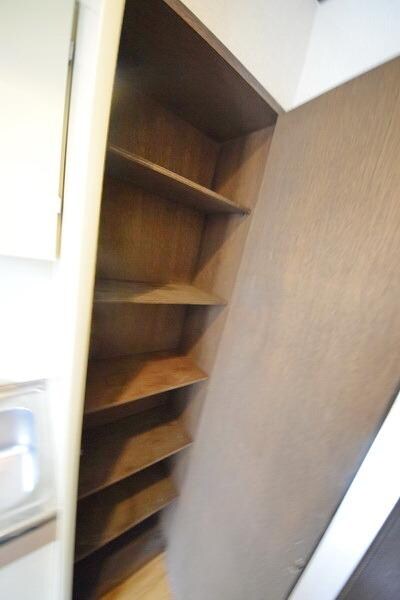 物件内観写真7　(～収納は廊下にありますよ～)