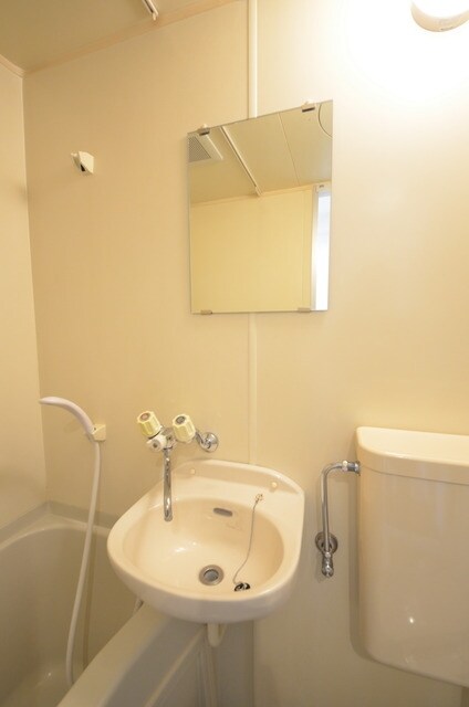 物件内観写真12　(☆鏡があると身だしなみを整えやすいですね☆)