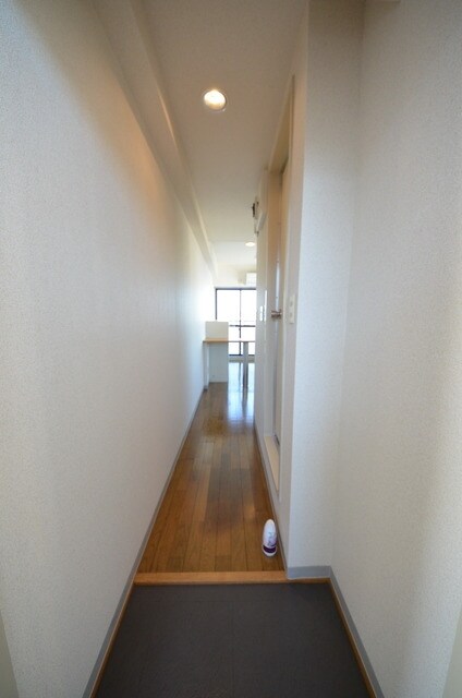 物件内観写真17　(☆リビングが見えにくいからプライベートを守れます☆)