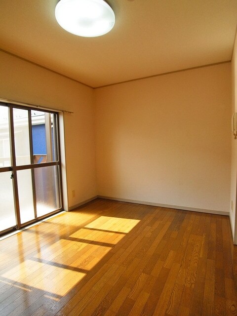 物件内観写真2　(♪明るいお部屋♪)