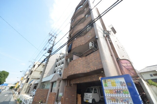 物件外観写真1　(外観・共用部分)