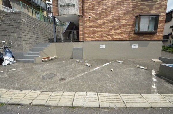 駐車場(♪敷地内駐車場♪)