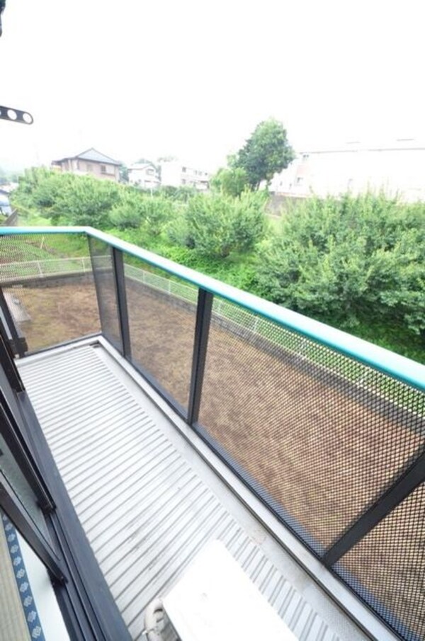 バルコニー(♪お洗濯物にはたっぷりと陽を当てて下さい♪)