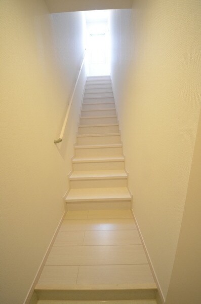 物件内観写真8　(玄関)