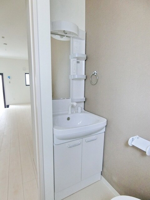 物件内観写真7　(独立洗面台)