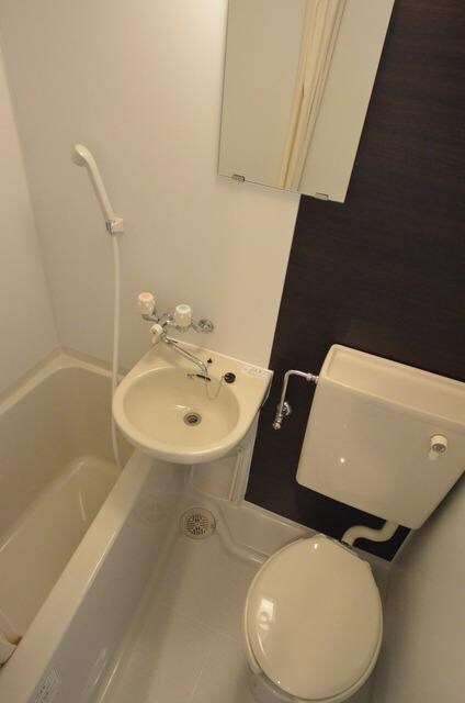 物件内観写真12　(☆バストイレ一緒なんです☆)