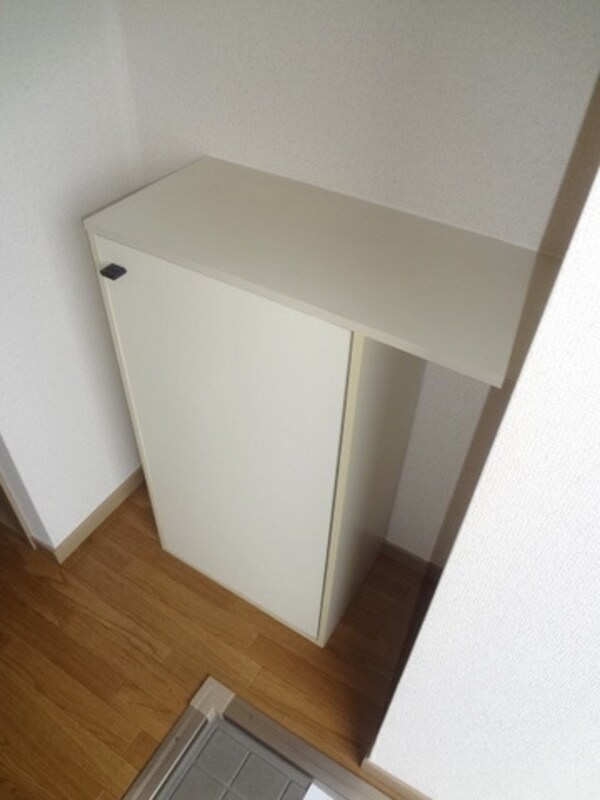 玄関(♪鍵置き場に程よい高さのシューズＢＯＸ♪)