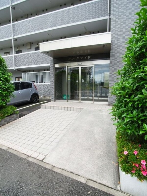 エントランス(♪オートロックで安心を掛ける♪)