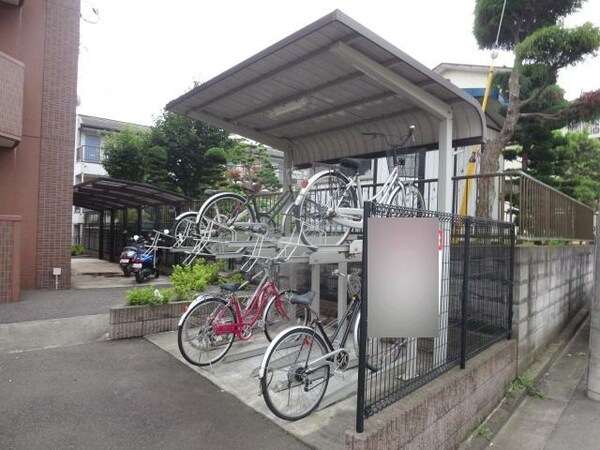 共有部分(★屋根付き駐輪場は濡れないための優しさ★)