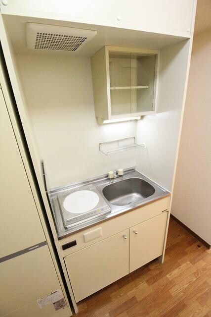 物件内観写真4　(★コンパクトなシステムキッチン★)