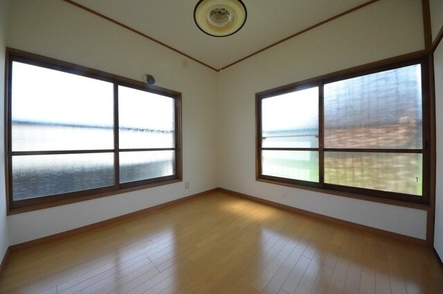 物件内観写真5　(明るい室内)