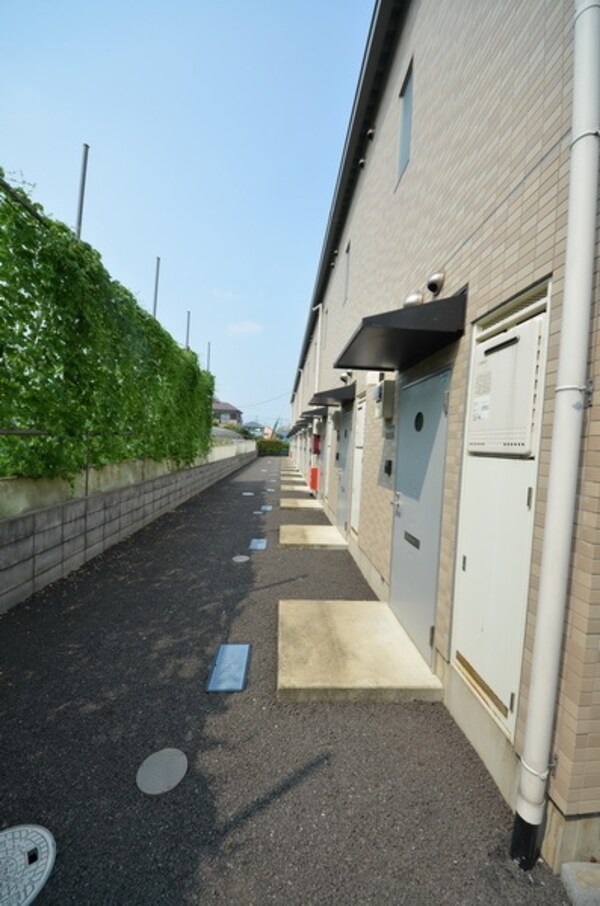 エントランス(♪エントランス側から見て♪)