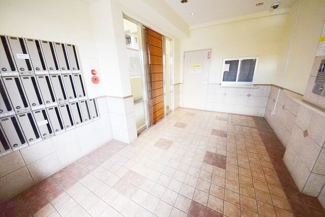 物件内観写真19　(★オートロック付きのエントランスで安心です★)