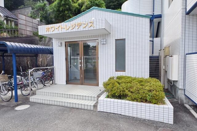 物件内観写真3　(★重量感のあるエントランスです★)