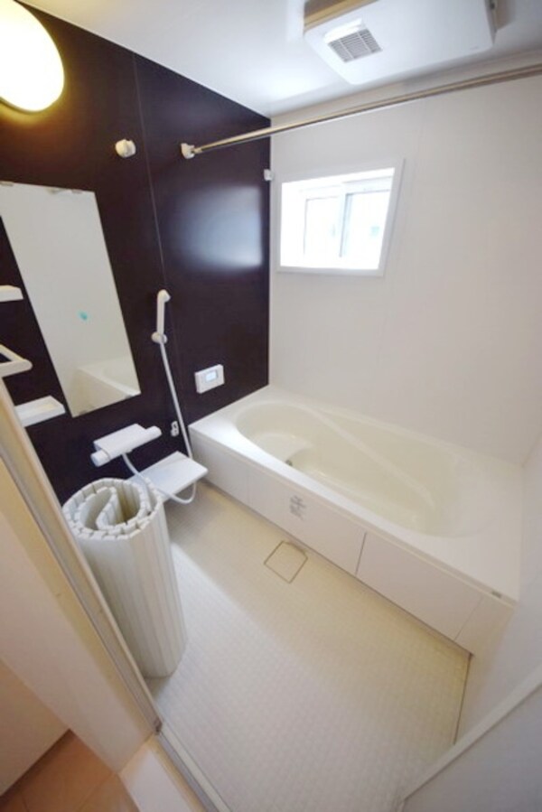 バス／シャワールーム等(★換気できる窓もある浴室乾燥機付きお風呂★)