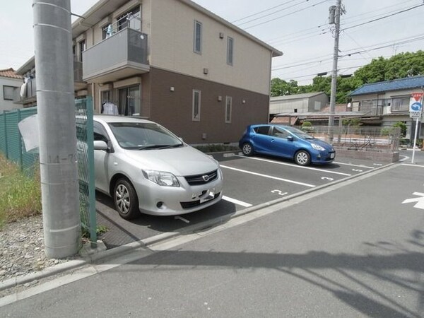 駐車場(♪敷地内屋根付き駐輪場♪)