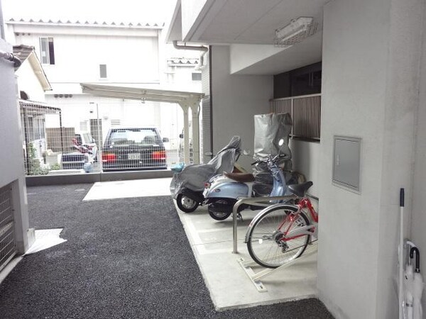 駐車場(♪敷地内駐車場！♪)