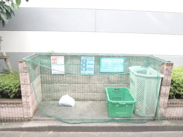 共有部分(ゴミ置場です)