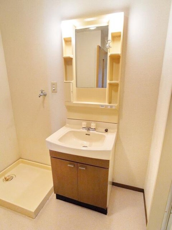 洗面(退去前につき同じ間取りの別のお部屋のイメージです。)