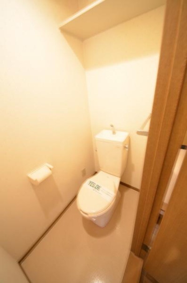 トイレ(退去前につき同じ間取りの別のお部屋のイメージです。)