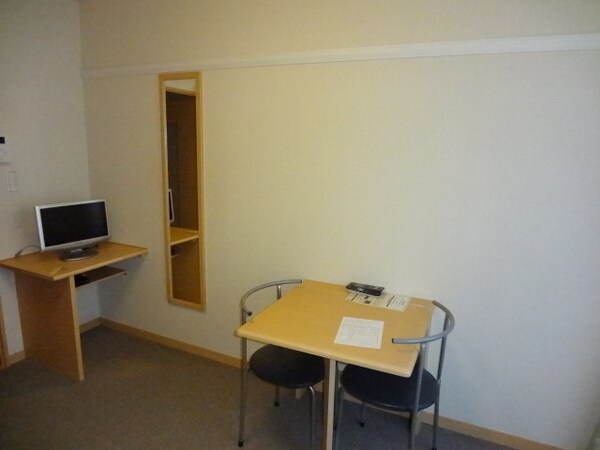 リビング・居室(ＴＶ・テーブルなどの家具も付いてます)