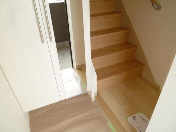 玄関(☆人気の内階段タイプ☆)