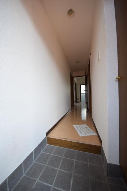 物件内観写真9　(玄関)