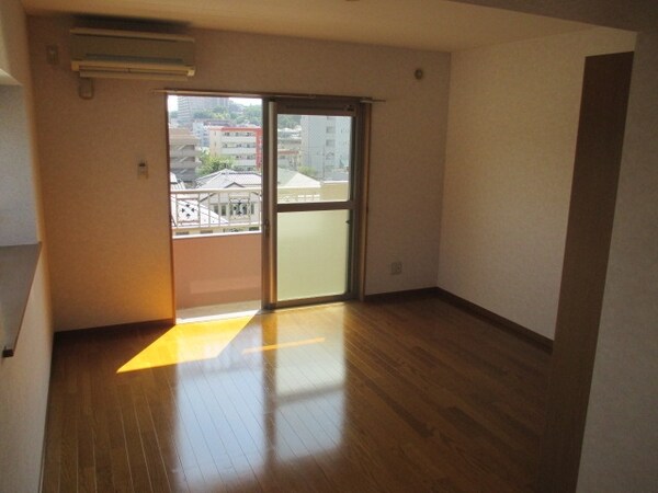 リビング・居室(★２面採光で陽が入りやすいです★)